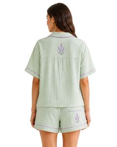 Ensemble de pyjama personnalisé vert clair pour femme, manches courtes, boutonné, broderie lavande, doux et respirant, idéal pour l'été - Product Image 2