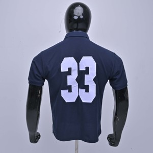 Polo de manga corta azul marino para hombre con estampado de jinete y número 33 bordado en la parte delantera, estilo preppy ecuestre. - Product Image 2