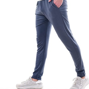 Conjunto deportivo premium para hombre con cremallera, cómodo para correr, fitness y uso diario informal. - Product Image 2