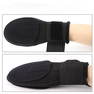 ถุงมือป้องกันการเล่นเบสบอลแบบปรับได้ พร้อมสายรัดข้อมือ สำหรับซอฟต์บอลและเบสบอล ใช้สำหรับวิ่งและป้องกันมือ สามารถกลับด้านได้ - Product Image 3