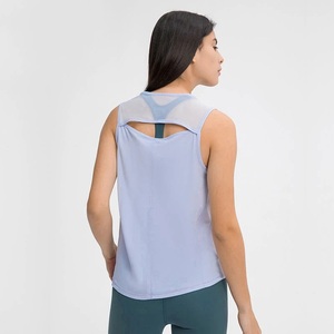 Camiseta sin mangas para mujer con diseño de malla y espalda con abertura tipo llave, control de temperatura, secado rápido, personalización completa de marca privada - Product Image 6