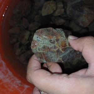 Cuarzo Fantasma Natural en Bruto, Lote de Gemas Crudas con Cristales Incluidos, Brasil - Product Image 1