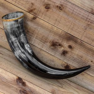 Corne à boire artisanale haut de gamme style Viking, en corne de bœuf naturelle polie, avec support en cuir, cadeau d'articles de bar historiques nordiques - Product Image 5