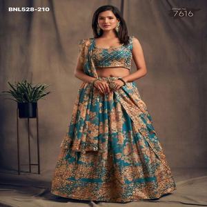 Lehenga Choli Duptta en organza imprimé traditionnel indien avec broderie Jari, sequins et pierres, tenue ethnique - Product Image 1