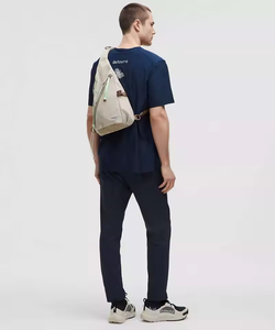 Bolso Bandolera Ligero Personalizado para Mujer y Hombre, Mochila Casual para Exteriores con Diseño de Pecho, Aceptamos OEM ODM 2026 - Product Image 4
