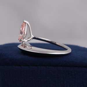 Bague solitaire en or blanc 14 carats avec diamant de laboratoire rose vif taille poire 1,01 carat, sertie pavé, pour femme, cadeau de fiançailles surprise - Product Image 3