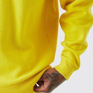 Sweat-shirt jaune à col rond pour homme avec impression du slogan « Home Is Where The Art Is », ensemble de survêtement streetwear à manches longues - Product Image 4