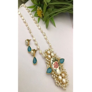 Precioso conjunto de perlas auténticas de primera calidad con piedras de circonita, collar y aretes para mujeres y niñas. - Product Image 1