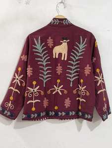 Veste bohème brodée bordeaux à col montant, manches longues, motif animalier et floral, coupe ample en coton - Product Image 2