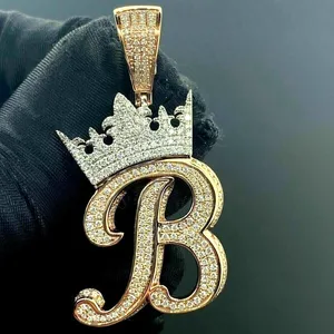 Breloque initiale personnalisée en argent sterling 925 plaqué or, sertie de moissanite taille brillant, couleur D, pureté VVS1, motif couronne, lettre B, style hip-hop glacé - Product Image 1
