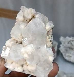 โอคาไนต์สวยงามน่าทึ่ง พร้อมอะโพฟิไลต์สีขาว กลุ่มแร่ธาตุซีโอไลต์คุณภาพดีที่สุดจากอินเดีย - Product Image 1