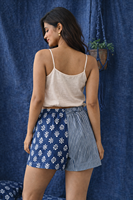 Shorts pour femmes en coton et mousseline d'indigo, imprimé géométrique, style bohème chic, respirant, écologique, avec logo personnalisé et fermeture à cordon.