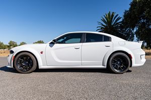 Auto Usado en Venta, Dodge Charger SRT Hellcat Redeye Widebody Jailbreak Sedán 2023, Listo para Enviar a Todo el Mundo - Product Image 6