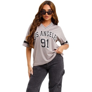 Camisa deportiva de tela transpirable con cuello en V personalizada a la moda para mujer, nuevo diseño, estilo de Jersey impreso para mujer, colores y logotipos personalizados - Product Image 1