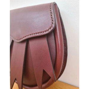 Pochette à kilt traditionnelle écossaise Sporran en cuir véritable de vache marron, fabriquée à la main, avec pompons – Vente chaude - Product Image 3