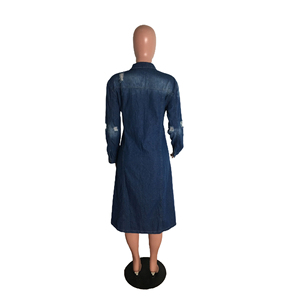 Gabardina Larga de Mezclilla Azul para Mujer, Chaqueta Cruzada con Cuello de Solapa y Cinturón - Product Image 4