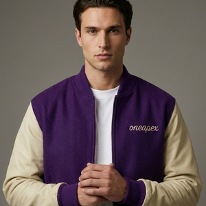Veste en laine violette pour homme avec manches crème, col et poignets en tricot côtelé, fermeture éclair intégrale, streetwear décontracté haut de gamme, vêtement d'extérieur personnalisé bicolore - Product Image 4