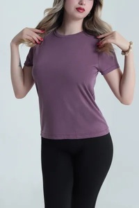 เสื้อยืดแขนสั้นผู้หญิง Ever Glow Plus Size ระบายอากาศได้ดี ป้องกันการเป็นขุย เป็นมิตรกับสิ่งแวดล้อม แห้งเร็ว สไตล์ลำลอง สำหรับผู้ใหญ่ ด้านหน้า - Product Image 2