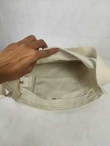 Sac bandoulière en toile imprimée écologique avec chaînes et poche avant zippée pour les voyages et l'usage quotidien - Product Image 6