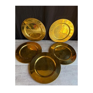 Assiettes de présentation rondes en laiton royal pour la présentation élégante des tables de mariage, banquets et événements - Product Image 2