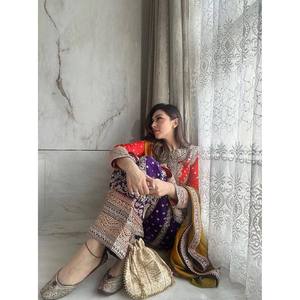 Ensemble haut et bas en mousseline de soie avec dupatta pour tenue de soirée - Product Image 1
