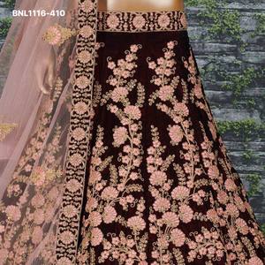 Ensemble Lehenga semi-cousu en velours épais avec fleurs de pêcher et broderies, et Choli assorti – Vente en gros - Product Image 5