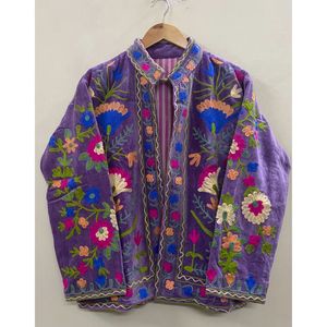Veste en velours violet pour femme, col mandarin, broderie florale, style Prairie Chic, manteau d'automne, veste en velours Suzani faite à la main - Product Image 1
