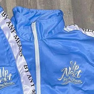 เสื้อแจ็คเก็ตแทร็คสีน้ำเงินสำหรับผู้ชาย สไตล์สตรีทแวร์ แขนยาว ซิป คอตั้ง ดีไซน์ปักลาย สำหรับฤดูใบไม้ผลิ ผู้ใหญ่ - Product Image 1