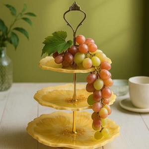 Nouveau design de support à gâteau rond en résine, présentoir à desserts personnalisé pour mariage, base en résine de luxe, support à cupcakes disponible au meilleur prix - Product Image 3