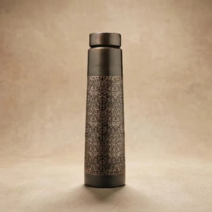 Bouteille d'eau en cuivre noir antique, créations anciennes, cuivre pur, ayurvédique, gravée, martelée, écologique, design classique - Product Image 6