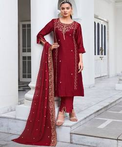 Conjunto de Diseñador Vichitra de Seda con Bordado de Lentejuelas, Top y Pantalón con Dupatta, Ropa Festiva, Precio al por Mayor, Prenda Étnica Roja - Product Image 1