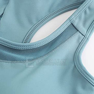 Soutien-gorge de sport pour femmes fabriqué au Pakistan, vêtements de sport, prix raisonnable, dernier design, respirant, séchage rapide. - Product Image 4