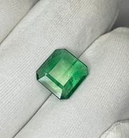 Émeraude naturelle zambienne, pierre précieuse verte facettée, pierre pour bijoux fins.