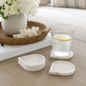 Juego de Posavasos de Mármol Blanco con Silueta de Gota de Lluvia Creativa - Posavasos de Piedra Natural con Borde Curvo Moderno para Mesa - Product Image 2