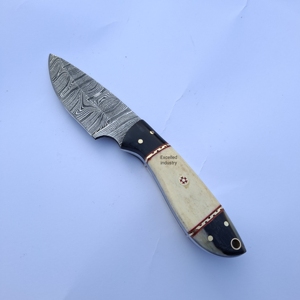 Cuchillo de Caza Recto de Acero de Damasco Hecho a Mano de la Mejor Calidad, con Hoja de Damasco y Funda de Cuero - Product Image 5