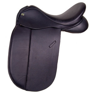 Selle de dressage anglaise en cuir noir avec arceau en bois, taille personnalisée, pour l'équitation, fabriquée par Equine Riding House Kanpur - Product Image 1