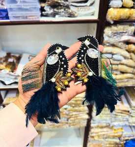 Descubre parches de pájaros bordados con cuentas y detalles vibrantes, ideales para prendas, manualidades, bolsos, accesorios y proyectos. - Product Image 4