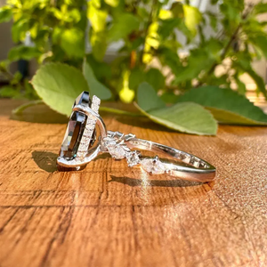 Anillo de compromiso de diamante negro talla marquesa cultivado en laboratorio con halo oculto y banda de diamantes inspirada en hojas en oro blanco - Product Image 3