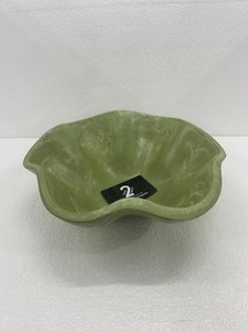 Bol à salade et à fruits en résine polie écologique fait main avec texture Aqua Swirl, design classique, léger et durable pour les fêtes - Product Image 5