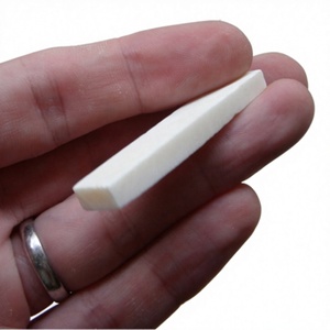 Accessoires de haute qualité en os de buffle : cordes, plaquettes de cordes et plaquettes de selle en os - Product Image 4