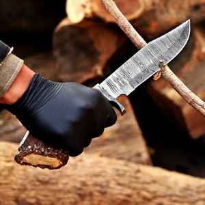 Couteaux de chasse en acier Damas faits main sur mesure de qualité supérieure avec manche en corne, finition polie, qualité industrielle, pour le camping en plein air, avec étui. - Product Image 4
