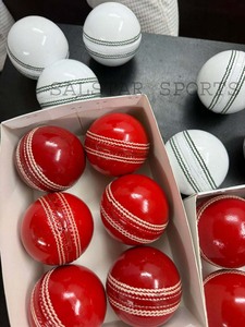 Pelota de Cricket de Cuero Roja Resistente al Por Mayor, 156 g, Pelota Especial para Partidos, Logotipo Personalizado, Suministro Directo de Fábrica - Product Image 6
