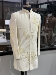 Sherwani pour homme, brodé de motifs floraux, tenue de mariage traditionnelle, coupe régulière, longueur mi-longue, extensible en Spandex/Elastane - Product Image 2