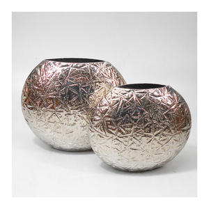 Vase décoratif en aluminium Art déco moderne, porte-fleurs pour la décoration intérieure et la décoration de Diwali - Product Image 4