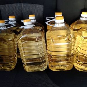 Aceite de soja confiable con un sabor suave y limpio, perfecto para freír, saltear, hornear y preparar deliciosas comidas cotidianas. - Product Image 1