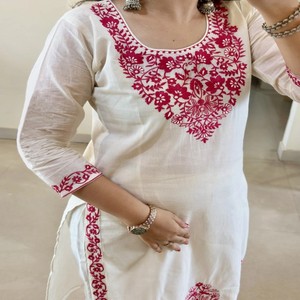 Conjunto VASTRA COTTAGE de Kurta de Tela Tesla Bordada, Pantalón y Dupatta con Encaje Vichitra, Color Blanco, Ropa Étnica para Mujer, Prenda Cosida - Product Image 2