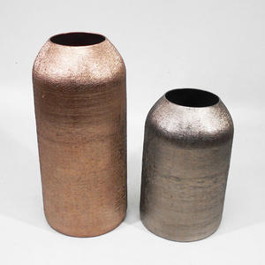 Vase à fleurs en aluminium de qualité supérieure, style Art déco, avec un design élégant pour la décoration du salon et de la table, cadeau Diwali - Product Image 1