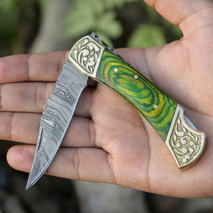 มีดพับใบมีดเหล็กดามัสกัสลายใหม่แกะสลักด้วยมือ ด้ามไม้สีเขียว - Product Image 1