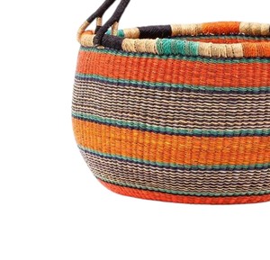 Panier de rangement tressé artisanal traditionnel en jonc de mer naturel, design orange et noir, type panier ventre de femme - Product Image 4