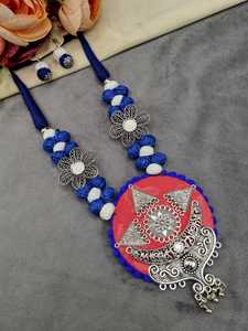 Ensemble collier et boucles d'oreilles assorties en argent oxydé, motif floral, fait main, style ethnique tribal, bijoux élégants - Product Image 5